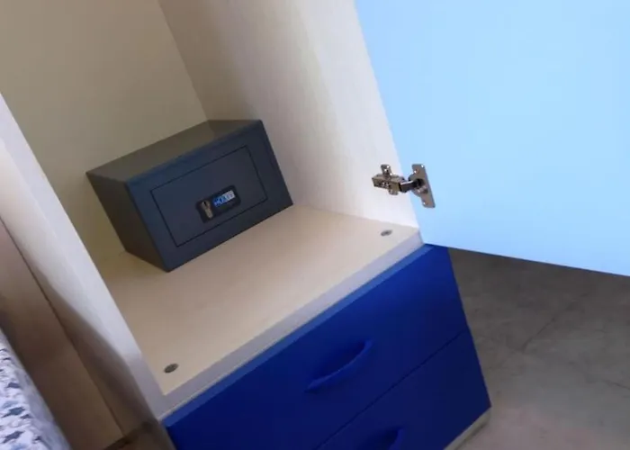 Enjoy Your Escape By The Pool Apartman